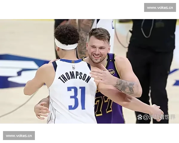 NBA最新动态：詹姆斯复出领衔湖人迎战勇士，东契奇状态火热助力独行侠冲击季后赛